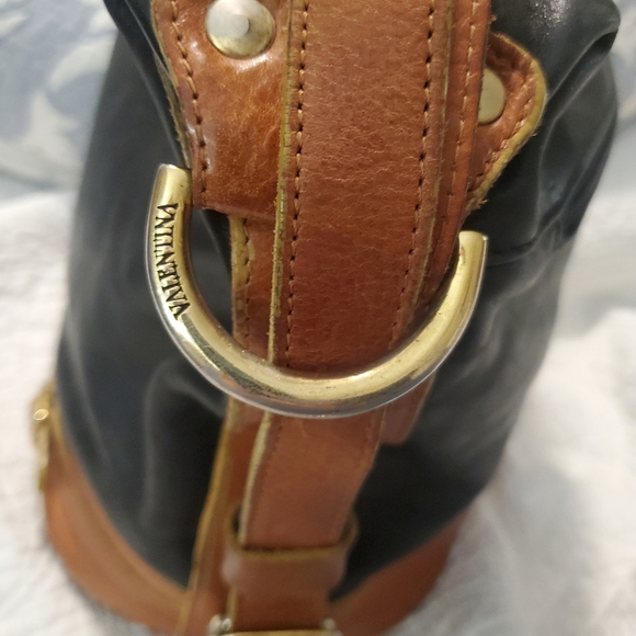 Valentina Bucket Handbag - Picture 3 of 8